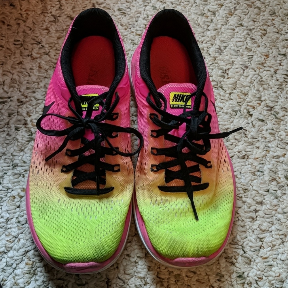 Neon Nike flex run